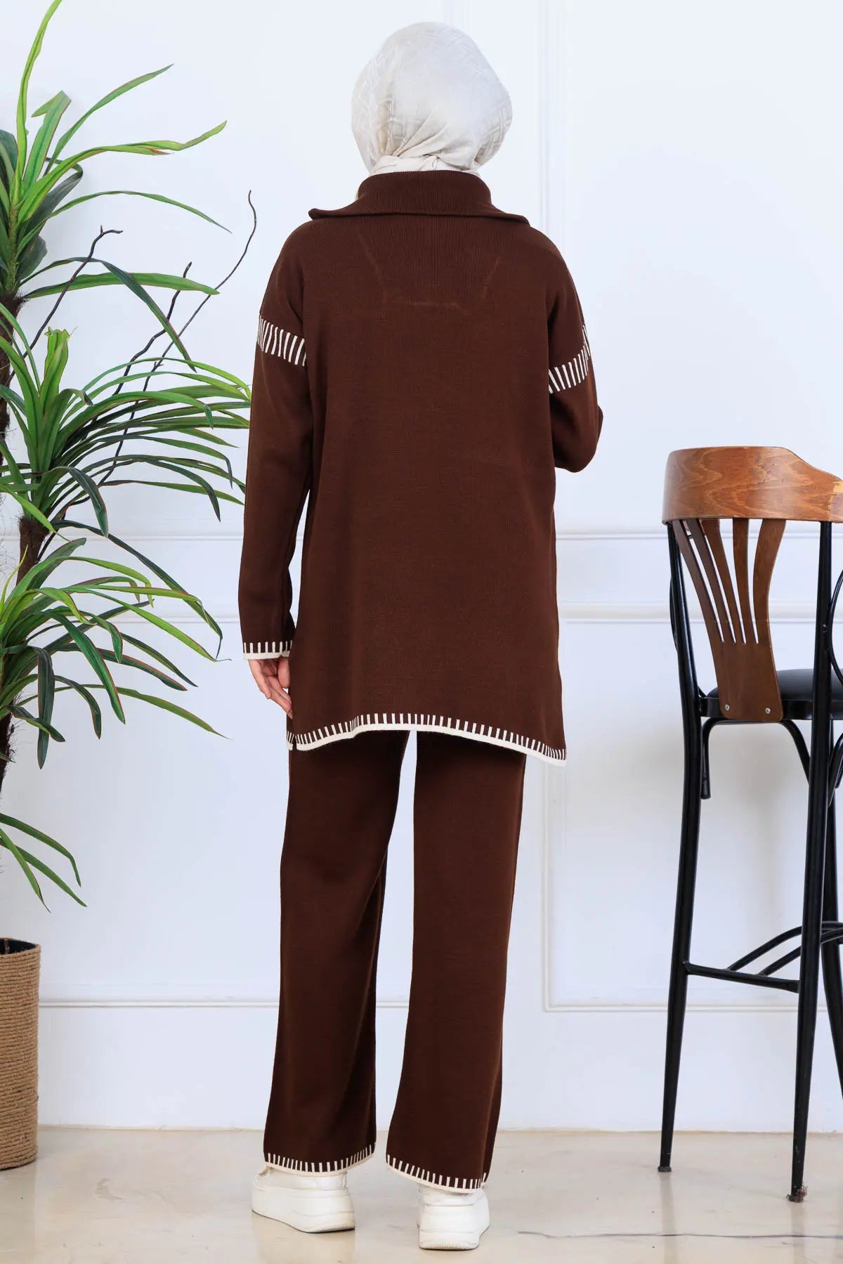 Zippered Collar Stripe-Detail Knitwear Suit in Brown – NEOMODEST, image 4