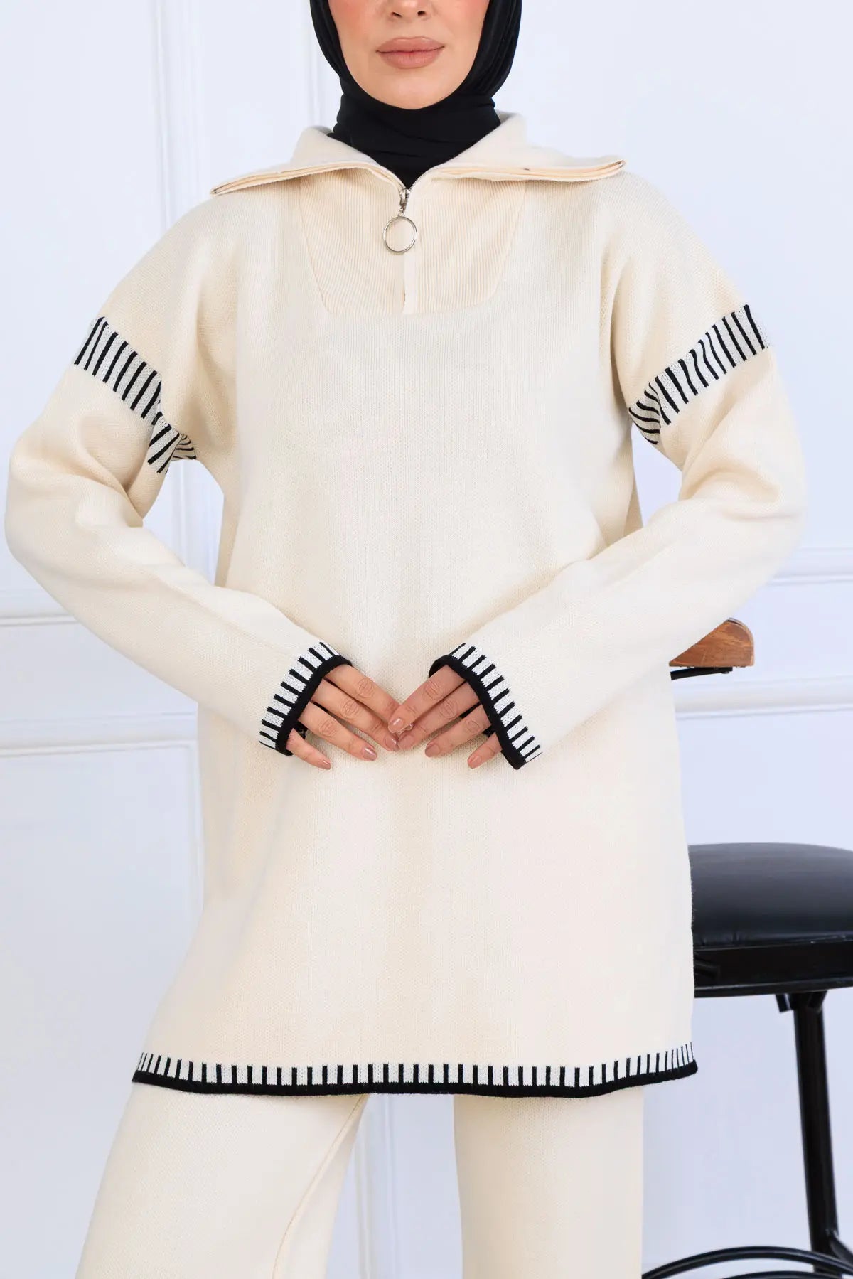 Zippered Collar Stripe-Detail Knitwear Suit in Beige – NEOMODEST, image 2