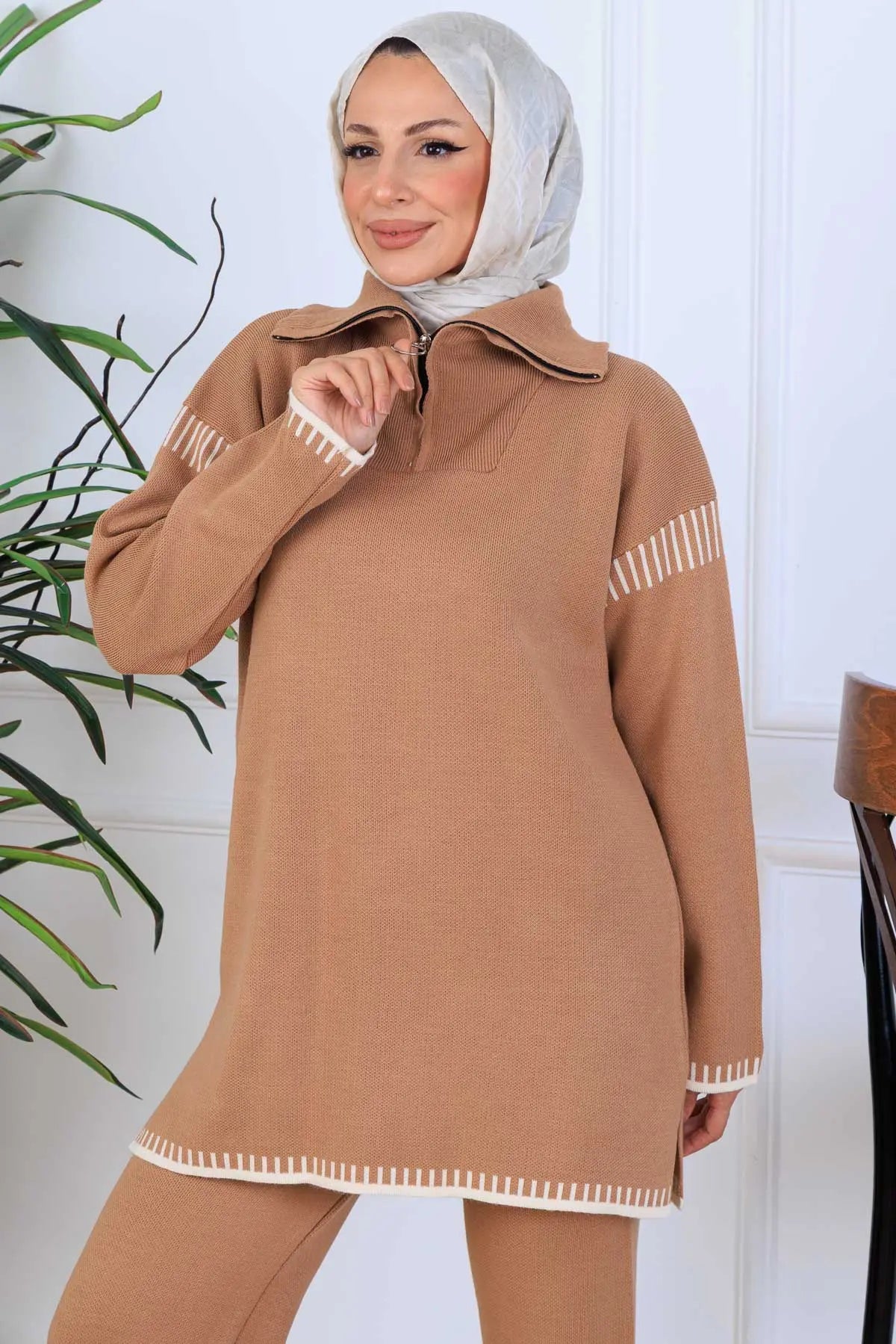 Zippered Collar Stripe-Detail Knitwear Suit in Camel – NEOMODEST, image 3